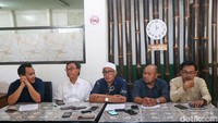 Kuasa Hukum Bukhori Yusuf, Ahmad Mihdan, mengatakan kalau kliennya sudah tak lagi berstatus sebagai kader PKS. Mihdan juga menyebut Bukhori bukan lagi anggota DPR RI.