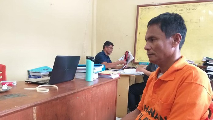 OM saat berada di kantor polisi. (Foto: Istimewa)