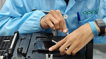 Oppo Care+ merupakan asuransi ponsel yang melindungi ketika ada kerusakan ponsel disebabkan oleh kegagalan komponen utama seperti mesin dan layar (non human error) akan mendapatkan pergantian unit baru secara gratis. Foto: Oppo Indonesia
