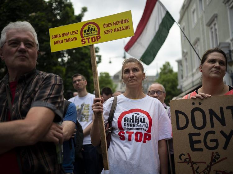 Pabrik Baterai Mobil Listrik China Diprotes Warga Hungaria