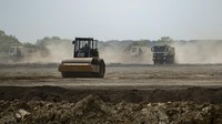 Pemerintah berharap hal tersebut akan menjadikan negara Eropa Tengah itu sebagai pusat global manufaktur baterai lithium-ion di era di mana pemerintah semakin berusaha membatasi emisi gas rumah kaca dengan beralih ke mobil listrik. 