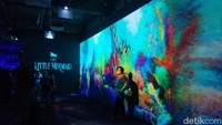 Sorak Gemilang Entertainment (SGE) Live bekerja sama dengan Disney Indonesia menciptakan pameran seni interaktif The Little Mermaid yang baru saja dibuka 4 hari yang lalu. Foto: Tia Agnes/ detikHOT