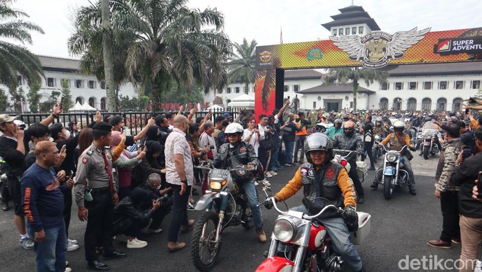 Para pemoge dilepas dari Gedung Sate untuk konvoi ke Pangandaran, Jumat (26/5/2023).