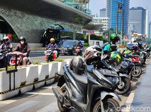 Dishub DKI Bakal Awasi Jalur Sepeda Thamrin yang Kerap Jadi Parkiran Ojol