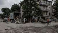 Diberitakan sebelumnya hujan deras di wilayah Italia Utara mengakibatkan banjir dahsyat. Sebanyak 14 orang tewas dan lebih dari 36.000 orang mengungsi.  