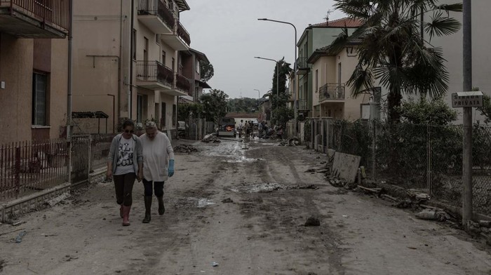 FAENZA, ITALY - MAY 25: A view of damage after floods in Faenza, Italy on May 25, 2023. Vehicles, houses and workplaces are overwhelmed by mud as residents, volunteers continue to clean up, also military support sent to the region. (Photo by Andrea Carrubba/Anadolu Agency via Getty Images)