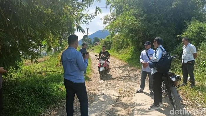 Perbaikan Jalan Sentul. (CNBC Indonesia/Sandi)
