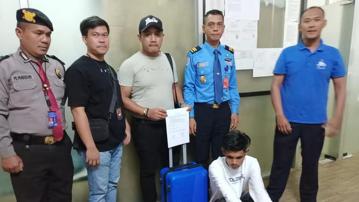 Pria asal Aceh ditangkap bawa narkoba di Bandara Kualanamu. (Foto: Dok. Polda Sumut)