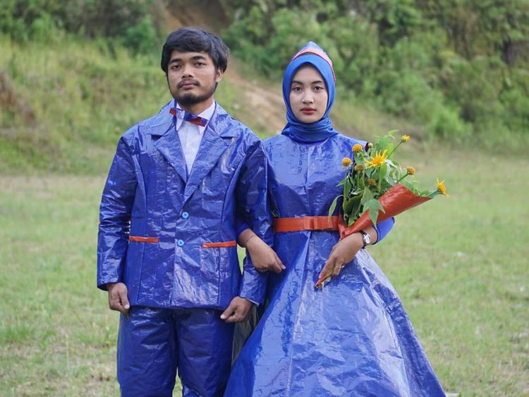 8 Potret Baju Pernikahan Low Budget, Kocak Bikin Gagal Paham