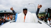 Kami Rita Sherpa tiba di Bandara Internasional Tribhuwan, Kathmandu, Nepal, Kamis (25/5/2023). (REUTERS/Navesh Chitrakar)  