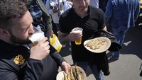 Di kota Saint Petersburg di utara Rusia, ikan bau (dikenal secara lokal sebagai koryushka) dikenal sebagai kelezatan lokal yang istimewa, terkenal dengan bau mentimun.