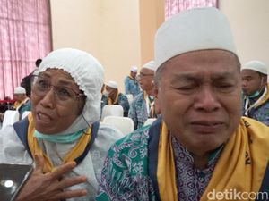 Cerita Pensiunan Guru Pergi Haji meski Buta, Minta Kesembuhan di Depan Kabah
