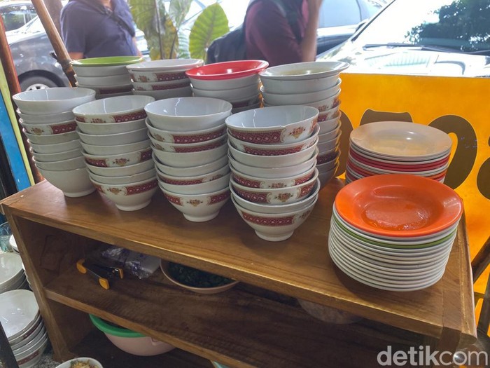 Sarapan Soto Kudus Legendaris Dalam Mangkuk Mungil di Jantung Jakarta Sarapan Soto Kudus Legendaris Dalam Mangkuk Mungil di Jantung Jakarta