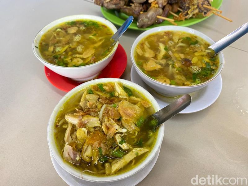 Sarapan Soto Kudus Legendaris Dalam Mangkuk Mungil di Jantung Jakarta