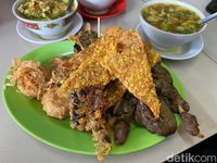 Sarapan Soto Kudus Legendaris Dalam Mangkuk Mungil Di Jantung Jakarta