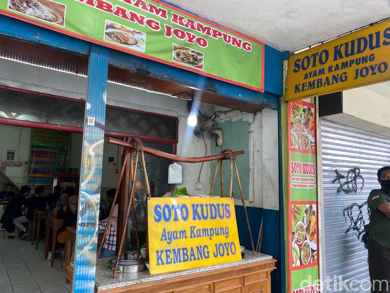 Sarapan Soto Kudus Legendaris Dalam Mangkuk Mungil di Jantung Jakarta
