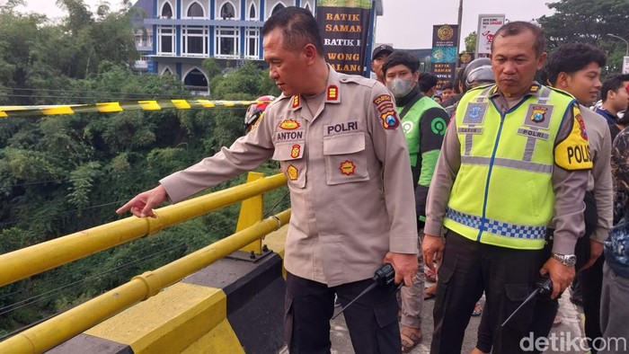 Seorang pria mendadak lompat dari Jembatan Suhat Kota Malang.