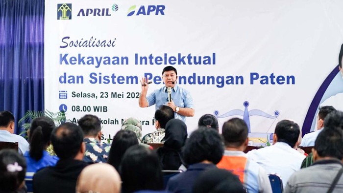 Sosialisasi Kekayaan Intelektual Staf Khusus (Stafsus) Menkumham Bidang Transformasi Digital Fajar BS Lase melakukan sosialisasi kekayaan intelektual di Pelalawan, Riau, Selasa (23/5/2023).