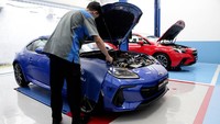 Plaza Subaru Surabaya ini juga menandai keseriusan Subaru dalam mengembangkan brand dan layanannya melalui jaringan diler resmi dengan standard internasional yang ditetapkan Subaru Corporation Japan dan keramahan khas Omotenashi dalam setiap titik sentuhnya kepada pelanggan.