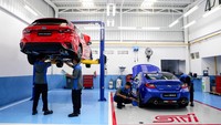 Diler ini juga dilengkapi dengan bengkel yang lengkap untuk memanjakan para pecinta Subaru di Indonesia khususnya Jawa Timur.