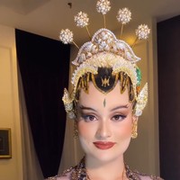 Tengku Najwa Adnan memiliki darah Jawa dari ibunya yakni artis legendaris Enny Beatrice. Foto: dok. Instagram/@bennusorumba