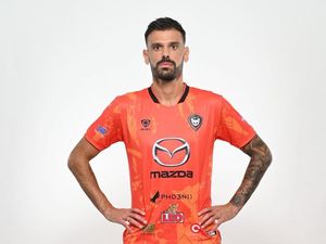 Tyronne Gustavo Bakal Beda Nasib dengan Belencoso di Persib?