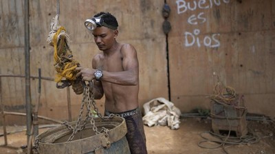 Potret Pekerja Tambang Emas di Venezuela Tanpa APD, Ga Bahaya Ta?
