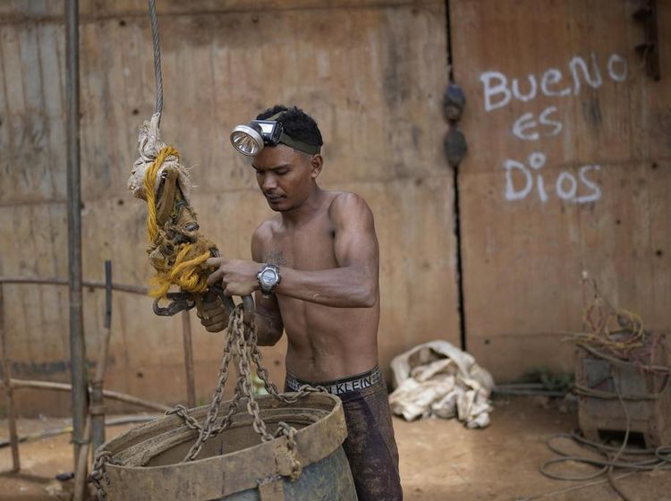 Potret Pekerja Tambang Emas di Venezuela Tanpa APD, Ga Bahaya Ta?