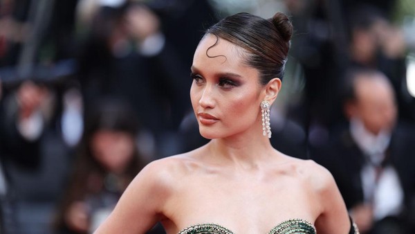 7 Potret Cinta Laura Ajak Nyi Roro Kidul Tampil di Cannes 2023