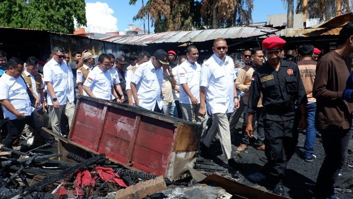 Anggota DPR RI asal Sumatera Barat, Andre Rosiade meninjau lokasi pembangunan Pasar Raya Fase 7.