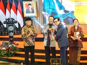 Bamsoet Apresiasi Buku Biografi Menkumham: Pak Laoly Sosok yang Istimewa