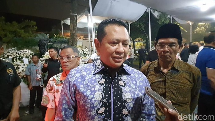 Bamsoet melayat ke rumah duka Sarwono Kusumaatmadja (Mulia/detikcom)
