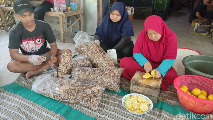Bisnis lemon kering di Surabaya