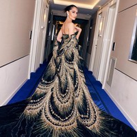 Begini detail gaunnya yang spektakuler. Foto: Instagram Cinta Laura