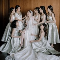 Inilah potret Enzy bersama para bridesmaid-nya yang tidak kalah cantik. Foto: instagram Enzy Storia