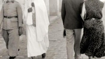 Aljazair kisaran 1940, Pasangan Muslim Dan Pasangan Eropa Dua Cerita Peradaban Agama Tapi Satu Negara Foto: Boredpanda
