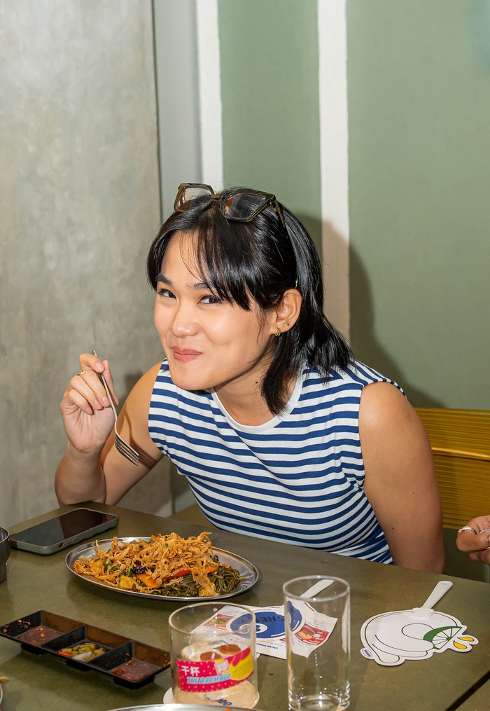 Sebuah merek dagang mie instan inovatif Whymee menawarkan kepada gen Z untuk tetap berlaku hidup sehat. Seperti apa?
 
Mie instan inovatif ini berbahan 100% nabati, dibuat menggunakan pewarna alami dari superfood dan sayuran, tinggi protein (setara 1 butir telur), dengan lebih sedikit lemak, gluten, sodium, dan kalori, tanpa pengawet dan tinggi serat (setara dengan 250 gr bayam).