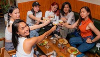 Menyajikan pengalaman makan dan bar hopping yang unik bagi anak muda di Jakarta. Pada kesempatan perdananya kali ini, “Slurp Around the Block” berkolaborasi dengan tiga restoran ternama di Blok M, yaitu Lokaholik, Iron Fist, dan Sounds of Nebula.