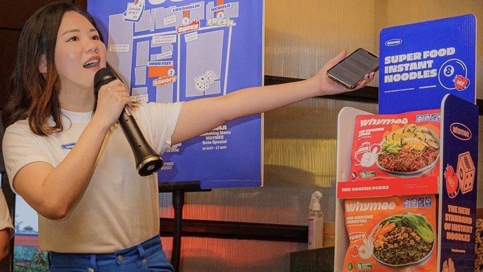 Gaet Gen Z dengan Produk yang Inovatif dan Sehat Sebuah merek dagang mie instan inovatif Whymee menawarkan kepada gen Z untuk tetap berlaku hidup sehat. Seperti apa?
Mie instan inovatif ini berbahan 100% nabati, dibuat menggunakan pewarna alami dari superfood dan sayuran, tinggi protein (setara 1 butir telur), dengan lebih sedikit lemak, gluten, sodium, dan kalori, tanpa pengawet dan tinggi serat (setara dengan 250 gr bayam).