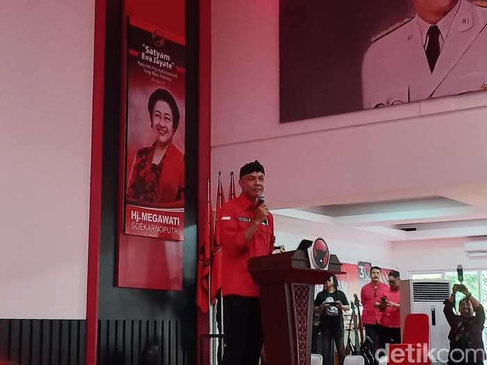 Ganjar Pranowo di depan kader PDIP Banten.