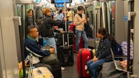 Sebagian besar penerbangan yang terkena dampak berada pada rute jarak pendek ke dan dari Heathrow, bandara tersibuk di Eropa. 