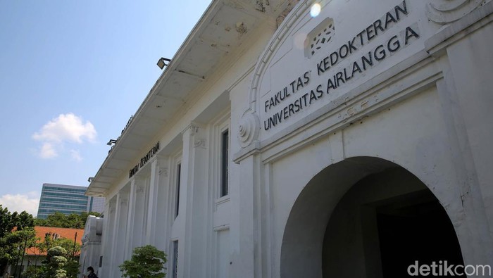 Potret Gedung-gedung Kampus Universitas Airlangga (UNAIR) Surabaya, Jawa Timur.