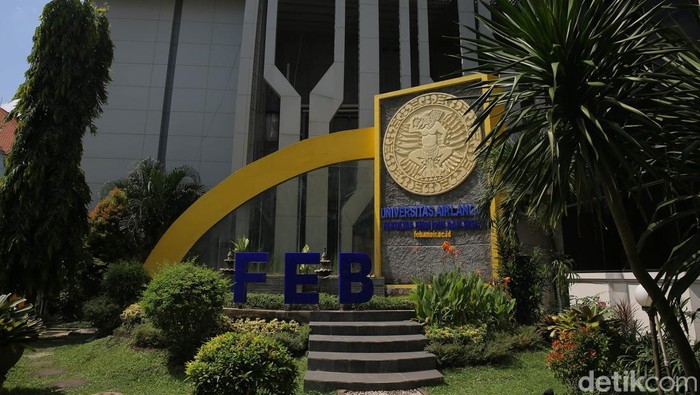 Potret Gedung-gedung Kampus Universitas Airlangga (UNAIR) Surabaya, Jawa Timur.