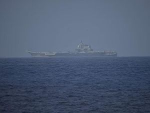 Kapal Induk China Berlayar Lintasi Selat Taiwan, Taipei Mengawasi!