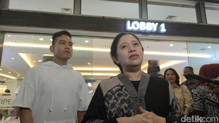 Ketua DPP PDIP Puan Maharani di Solo. Puan didampingi Wali Kota Solo Gibran Rakabuming Raka dan Bupati Klaten Sri Mulyani serta Bupati Sukoharjo Etik Suryani, Sabtu (27/5/2023).