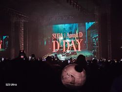 Zoom Galaxy S23 Ultra Bikin Suga BTS Tampil Depan Mata