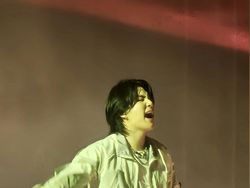 Zoom Galaxy S23 Ultra Bikin Suga BTS Tampil Depan Mata