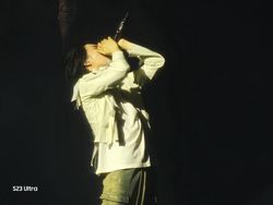 Zoom Galaxy S23 Ultra Bikin Suga BTS Tampil Depan Mata