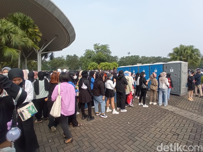 ARMY di Konser Agust D 'D-DAY' TOUR Day 2, Sabtu (27/5/2023) di ICE BSD.
