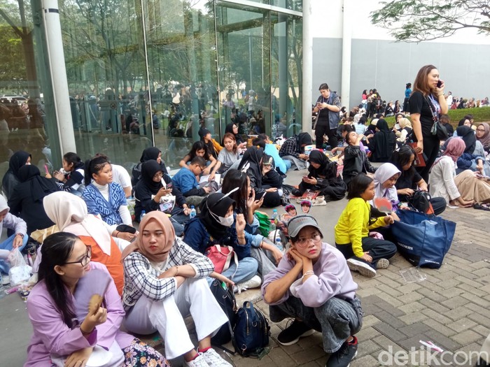 Konser Suga BTS ARMY di Konser Agust D 'D-DAY' TOUR Day 2, Sabtu (27/5/2023) di ICE BSD.